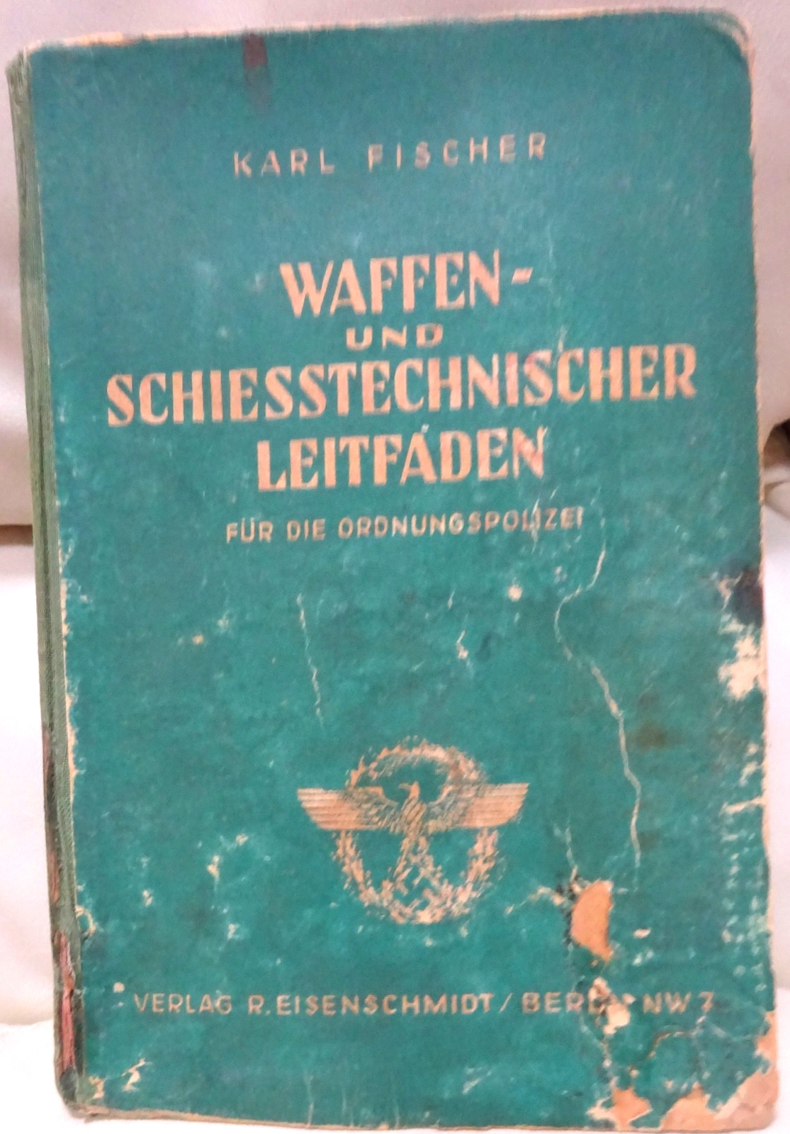 German Third Reich book 1943 Book of police arms ++ 568 pages B&W photos Pre