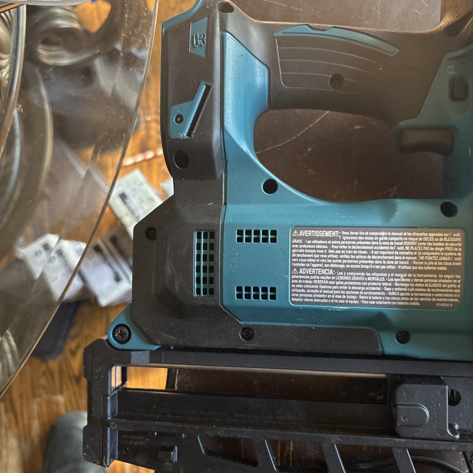 Makita XNB02Z 18V LXT 16-Gauge Cordless 2-1/2 in. Straight Finish Nailer