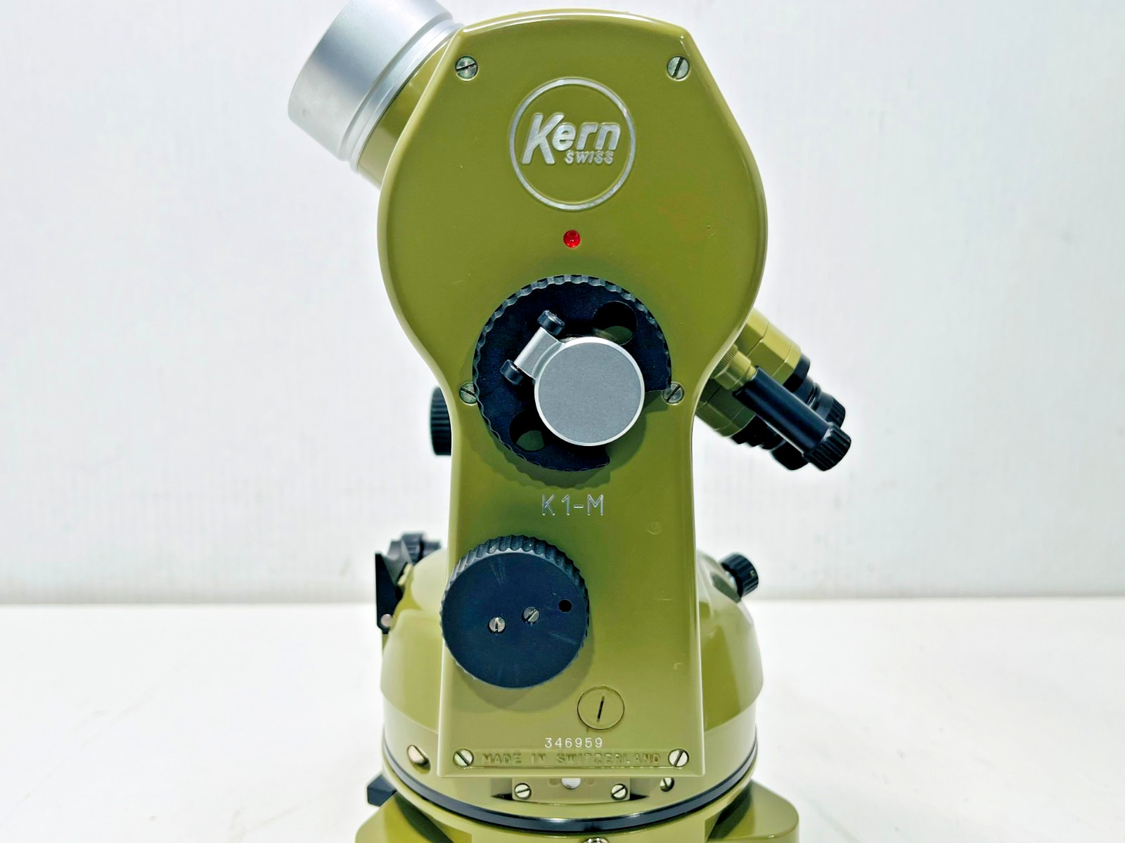 Kern Swiss K1-M Theodolite Surveying Level with Case and Metal Cover Tested