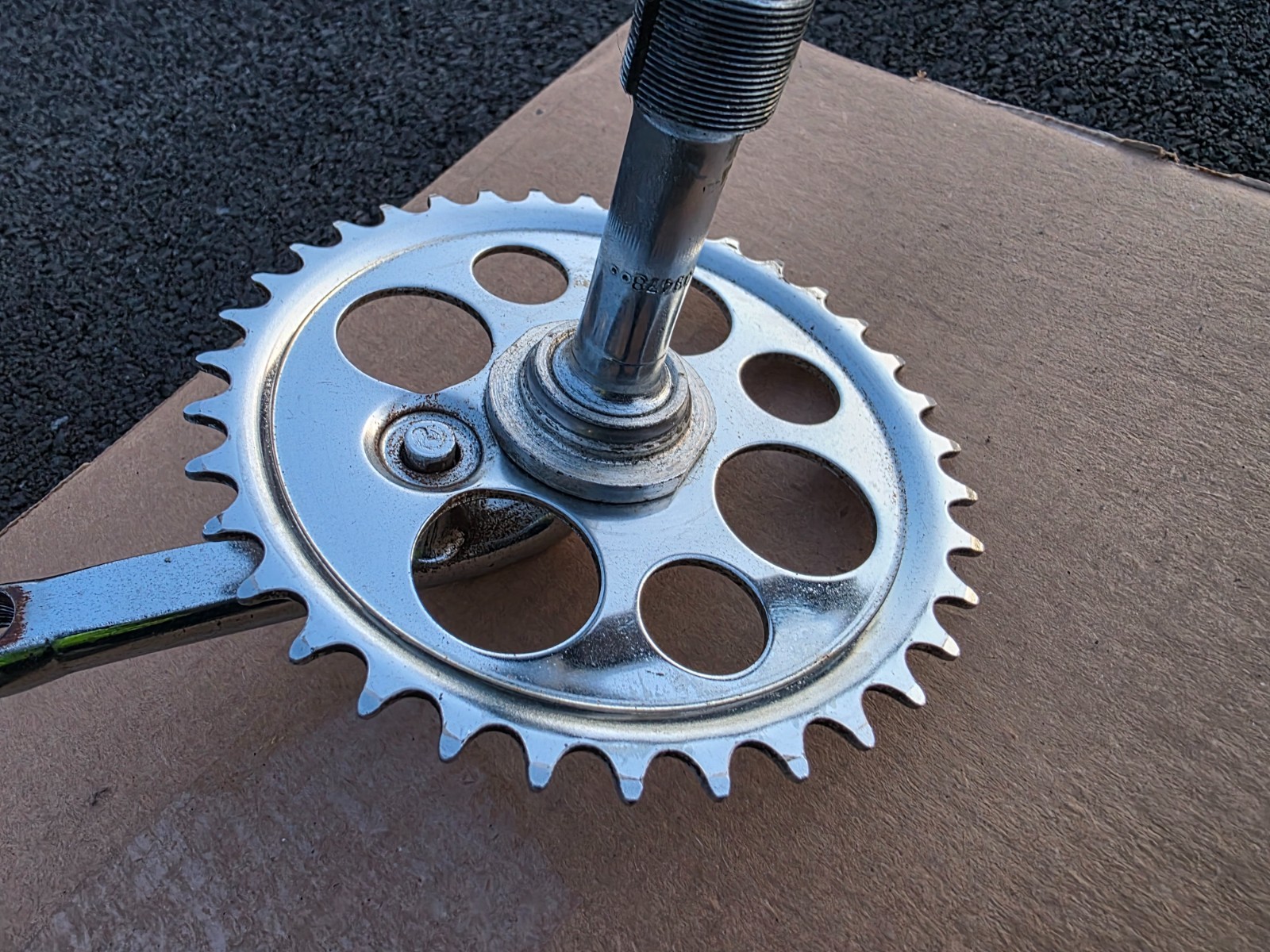 VINTAGE SCHWINN STINGRAY JUNIOR CRANK SET WITH HARDWARE