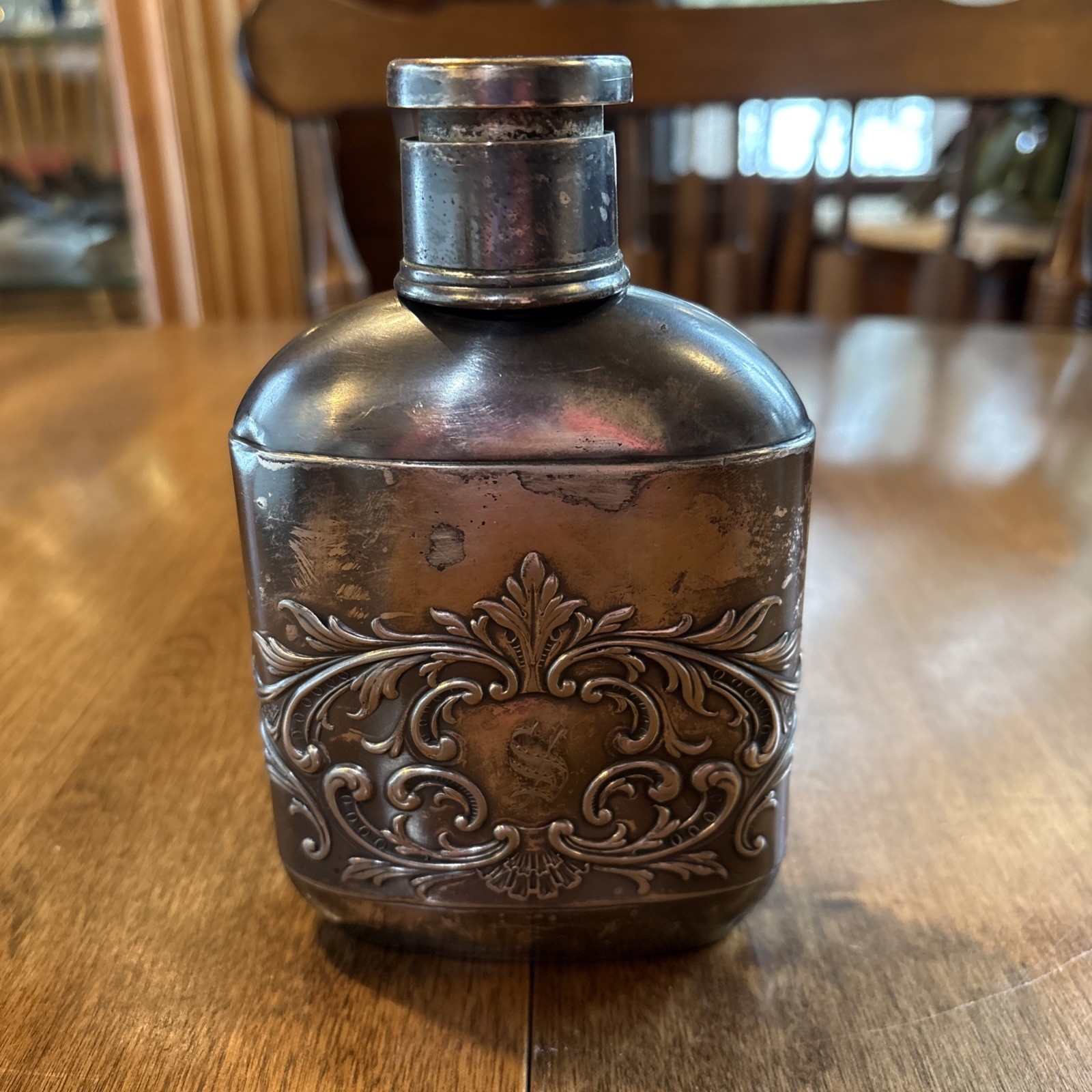 Antique UNIQUE Meriden B SILVERPLATE Flask ~TOP IS CUP~