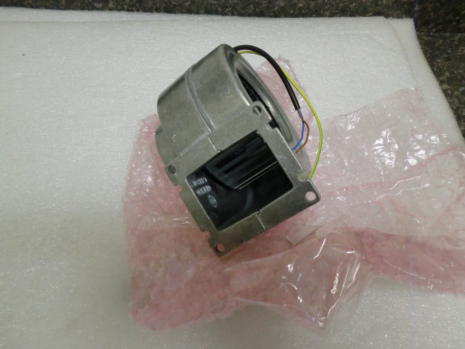 ebmpapst G2S085-AA03-01 Centrifugal Fan Blower 85mm 250VAC 31CFM 03329-2-2517