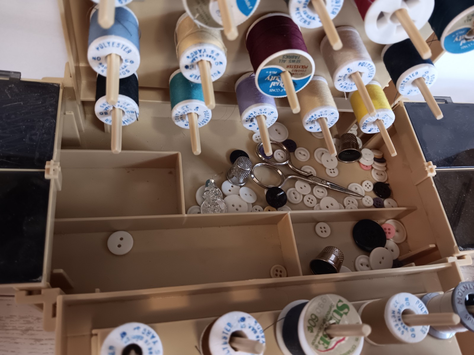 '83 World Wide Media Folding Sewing Caddy Spool Organizer Vintage Thread Notions