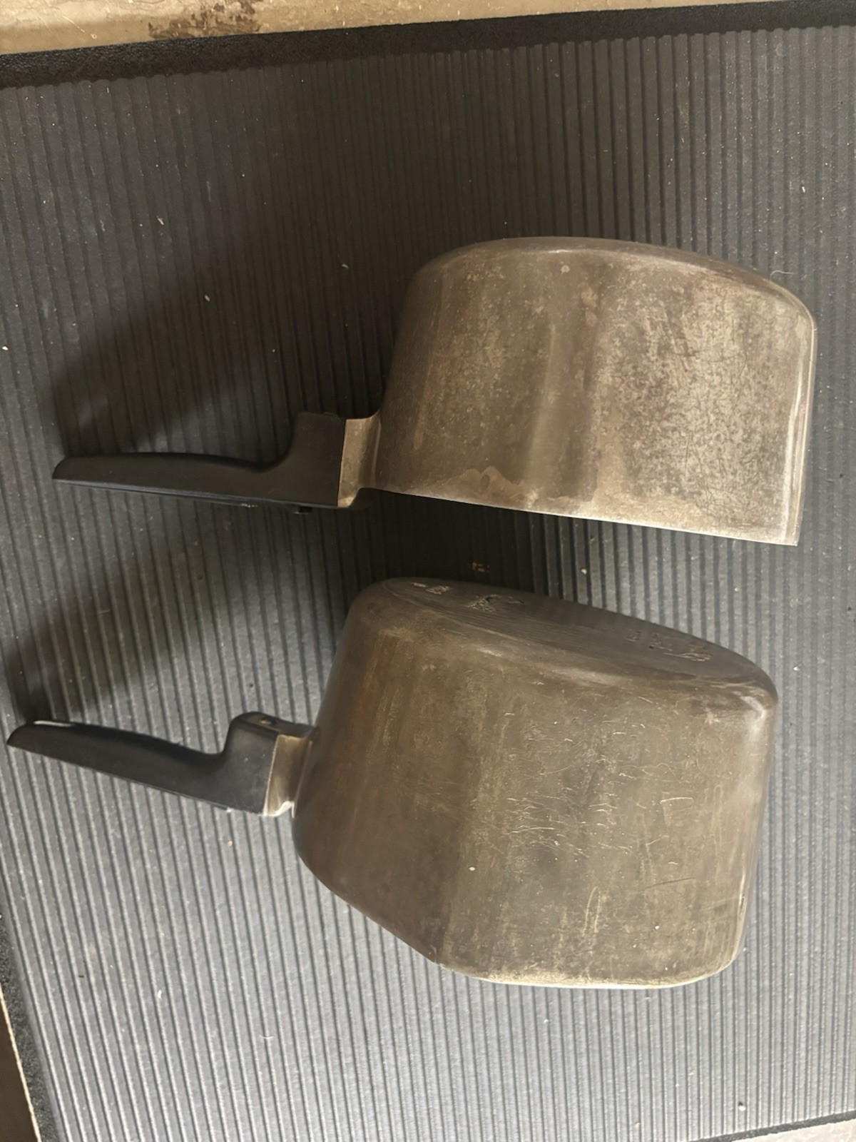 Lot Of 2 Wagner Ware Magnalite Sidney -0- 4683P & 4672 Double Spout w/ Lids