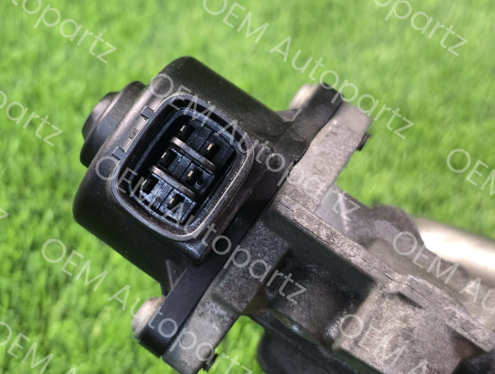 Toyota Prius 11-17 Genuine 25601-37010 EGR Pipe with Valve 25620-37110 : Prius V