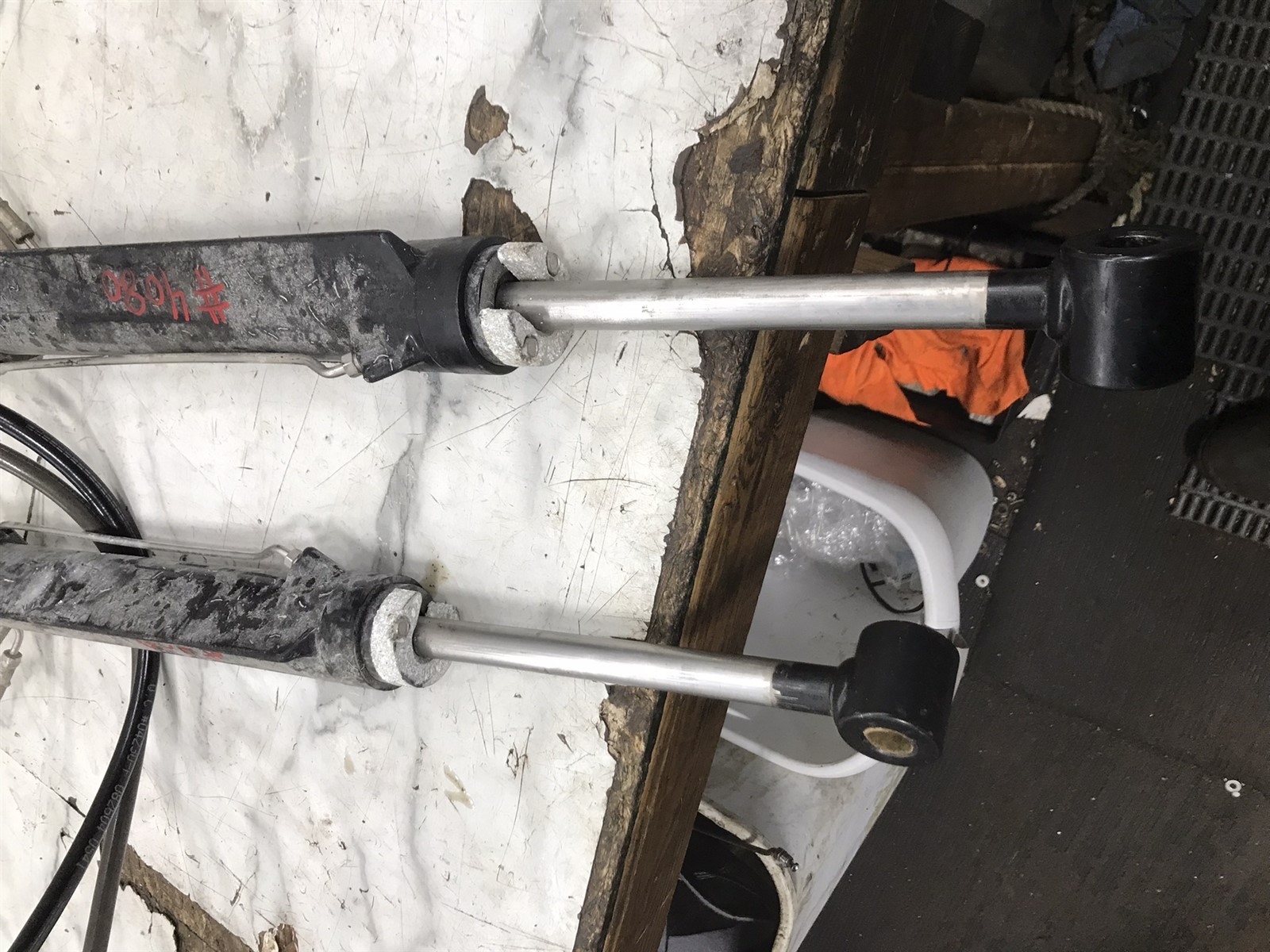 Mercury marine MerCruiser Alpha Bravo trim tilt lift hydraulic cylinders NO SALT