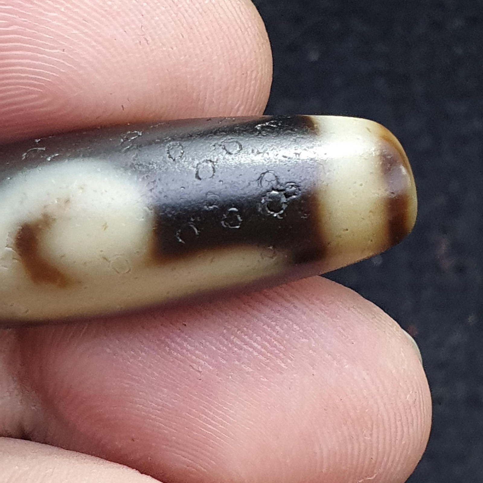 Tibetan dzi bead unique pattern symbols , rare himalayan agate bead