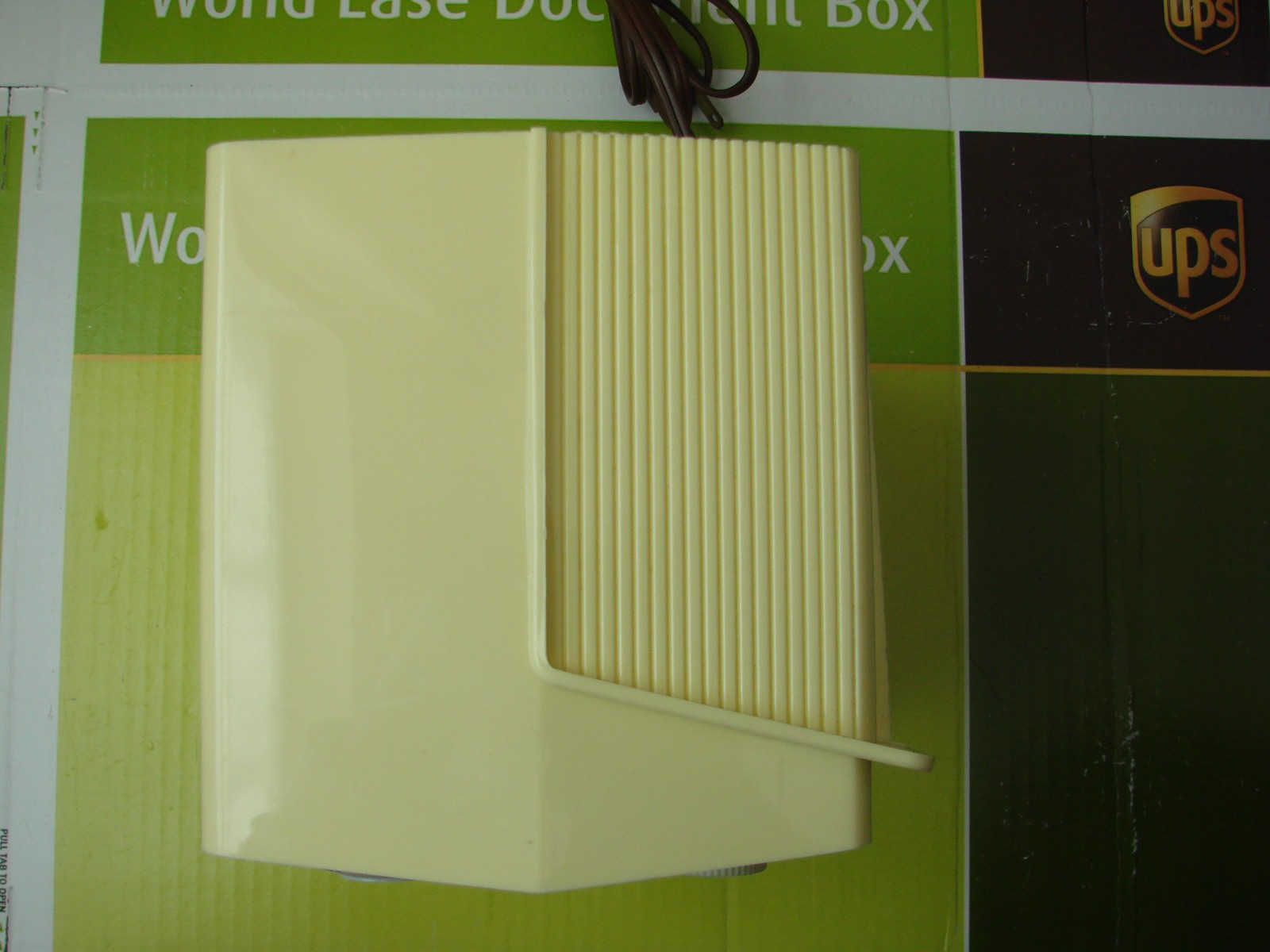 1960 Admiral 4L26B Tube AM Radio Yellow Pastel Color, Tested and Working