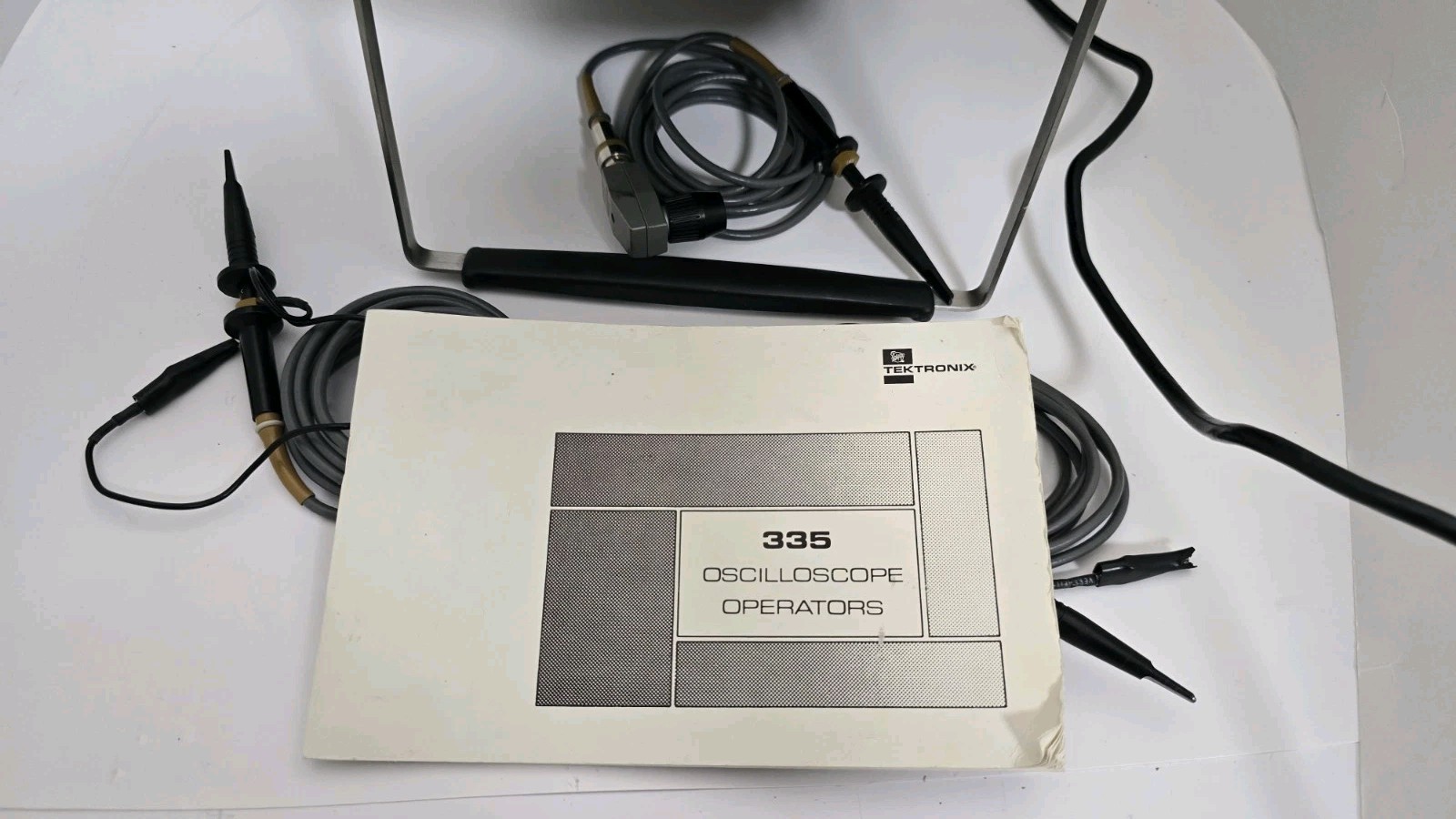 Sony Tektronix 335 Oscilloscope - Dual trace 35MHz small portable W/3 Probes