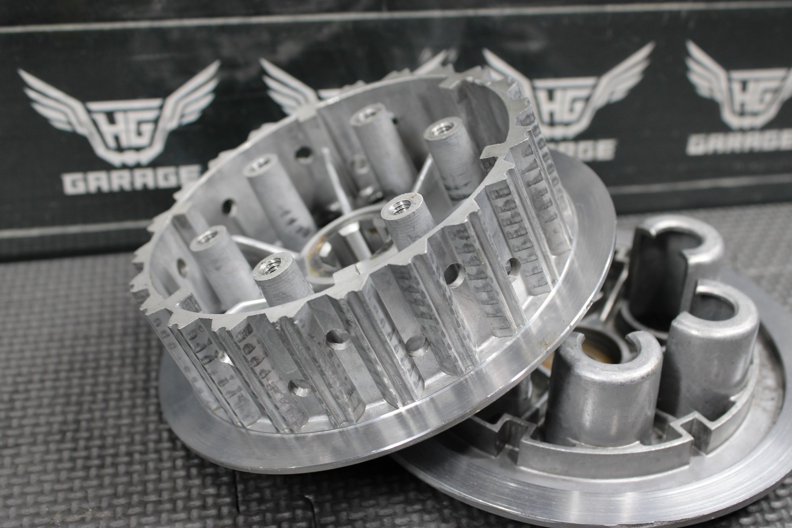 2000 KTM 250 300 EXC OEM COMPLETE CLUTCH BASKET W PLATES INNER OUTER HUBS GOOD