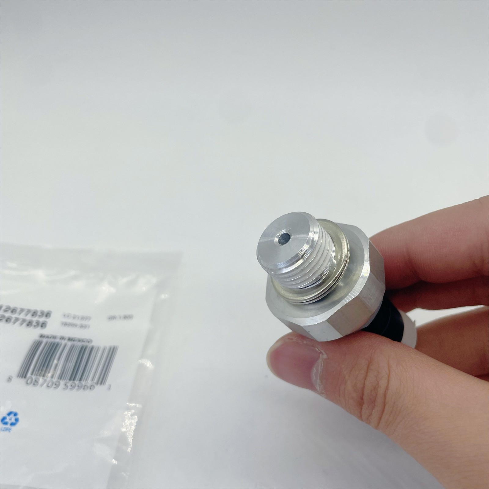 New ACDelco 12677836/12616646 Oil Pressure Sensor Switch For Chevrolet Cadillac