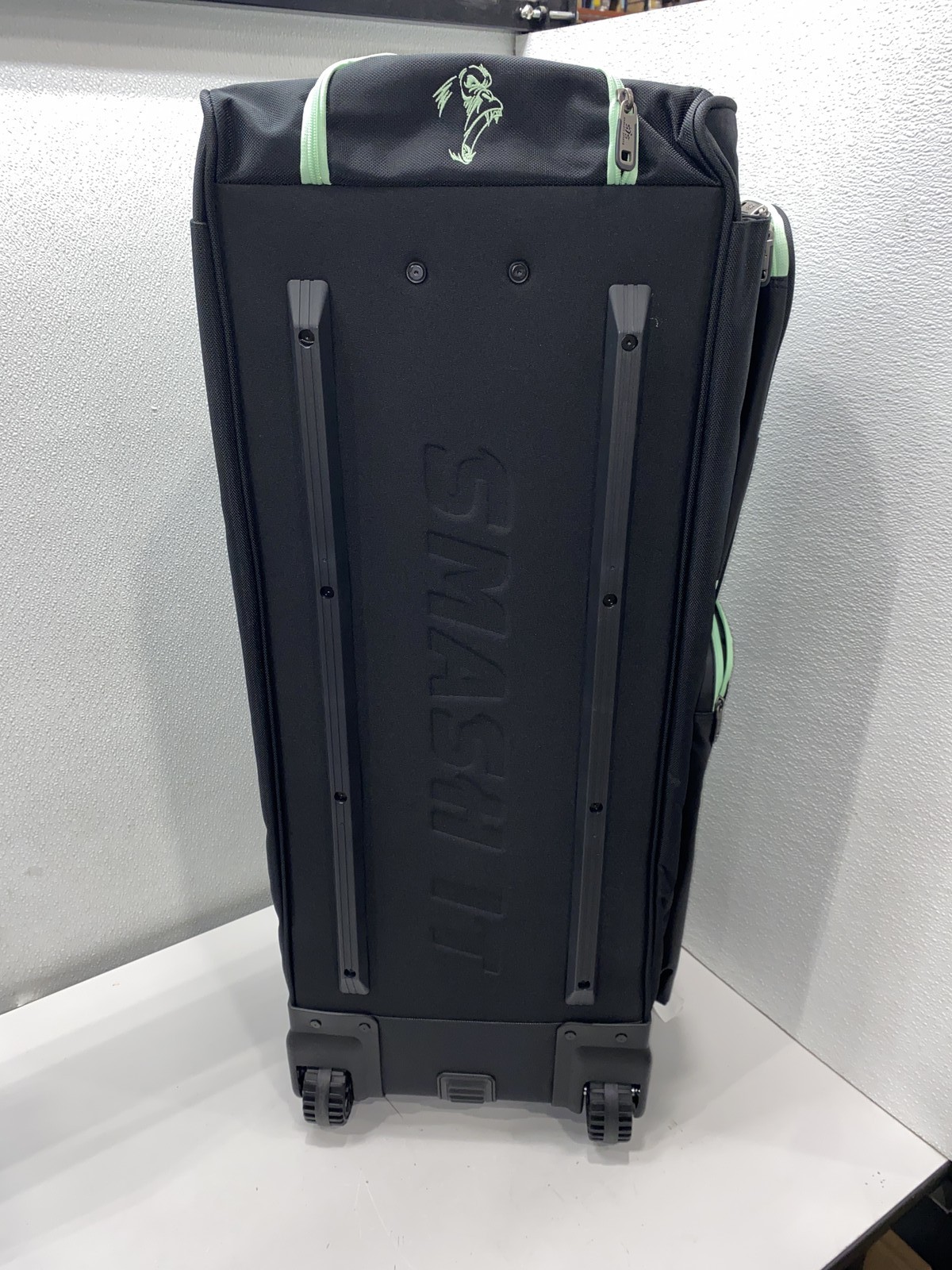 Smash It 2025 Smash Ops Guerrilla V4 Roller Bag - Black/Mint