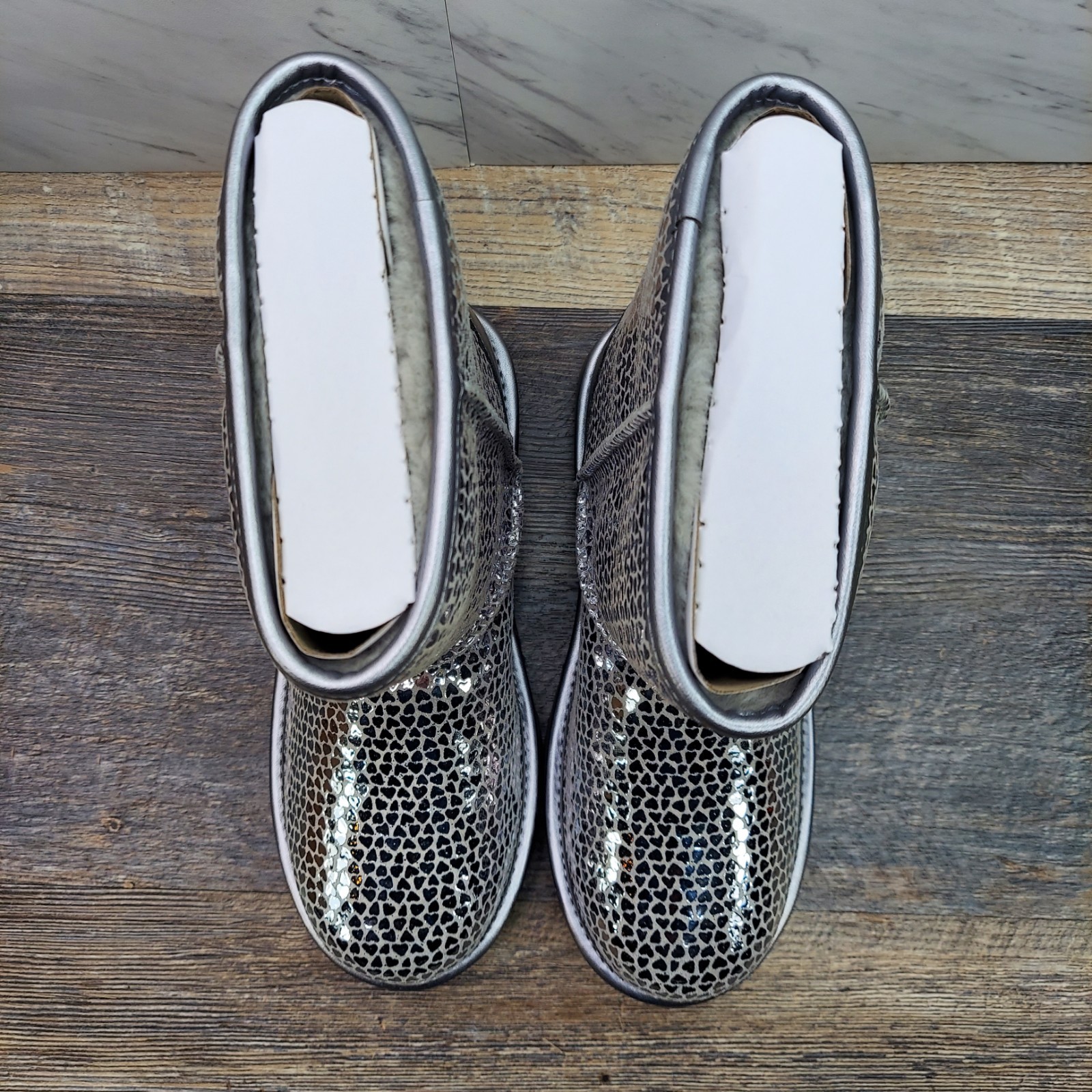 UGG Classic II Gel Hearts Silver Sequin Boots 1151613K Size 5 Kids Women's 6 NIB