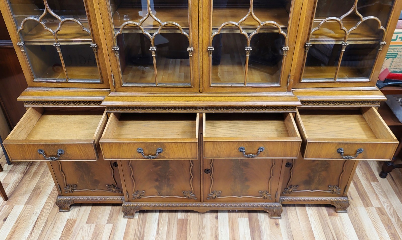 Antique AMERICAN English CHIPPENDALE Style Mahogany Arch Top BREAKFRONT Bookcase