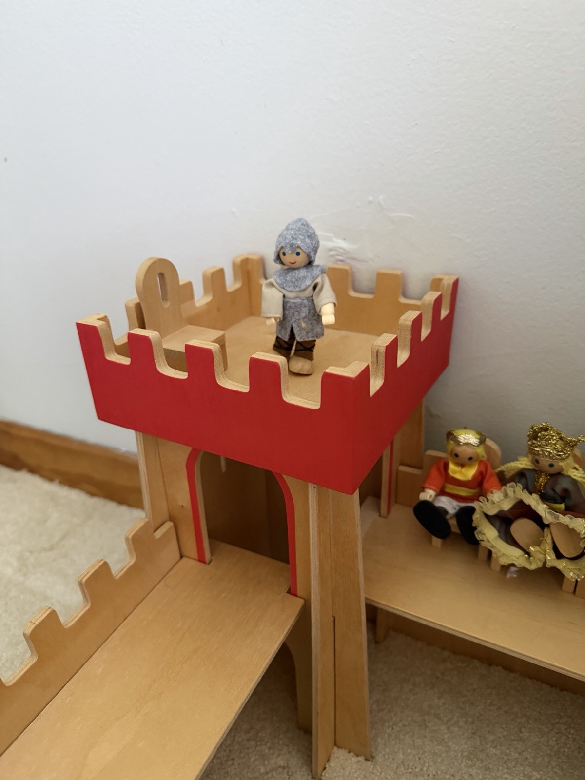 Classic Wooden Castle Set With Horses, Knights, Royalty. Easy Assembly