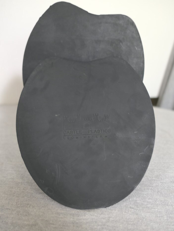 NEW Pair of Castle Plastics Size 4 Black Hard Rubber Horse Hoof Shoe Flat Pads