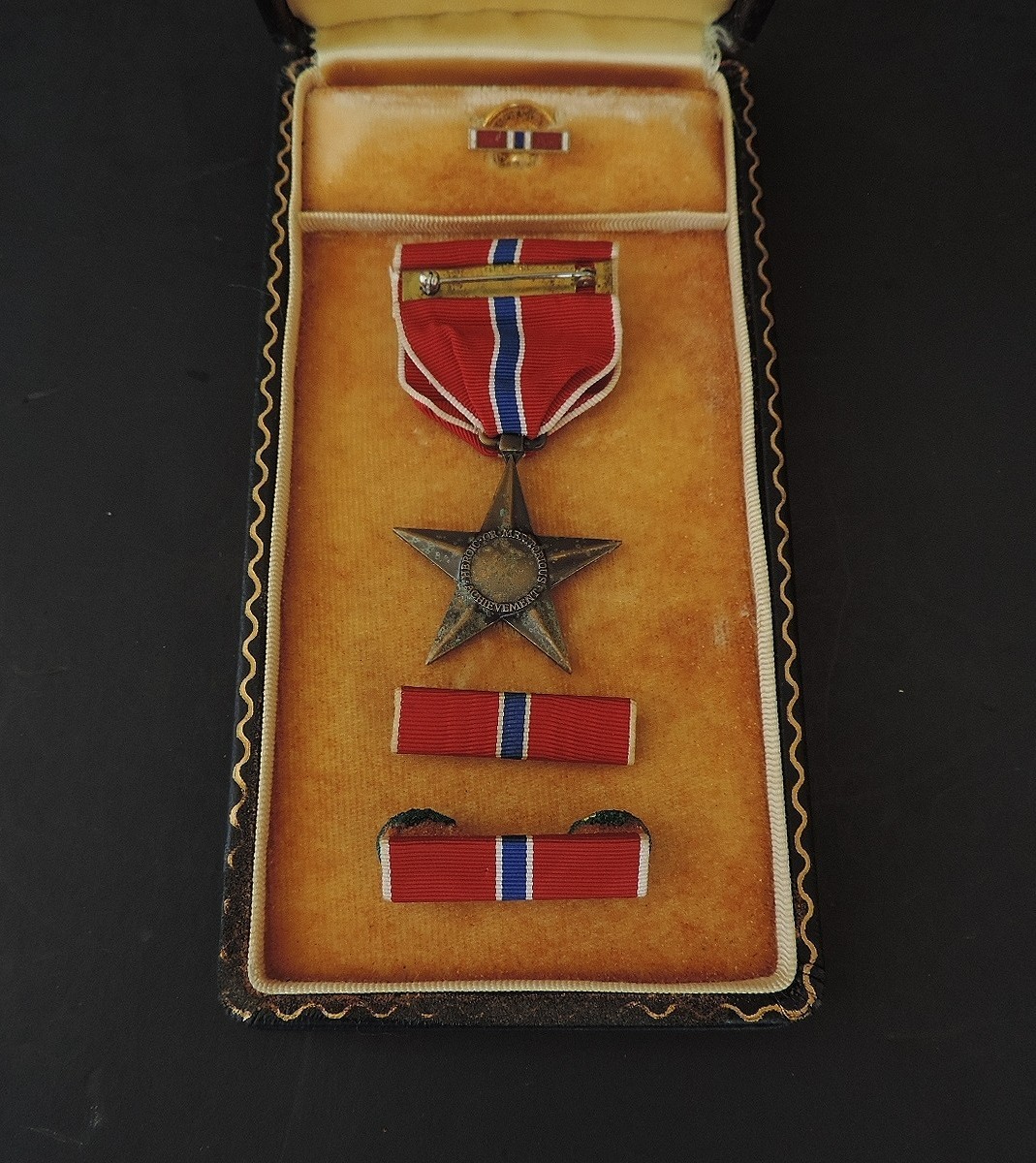 WW2 U.S. BRONZE STAR MEDAL IN CASE with RIBBONS