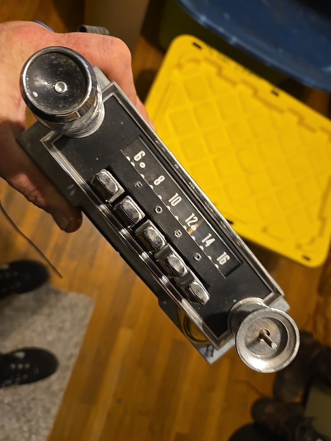 1963-64 Ford Galaxie Fairlane AM Radio XL500 FOMOCO 3TMF 192066 NICE! 12V