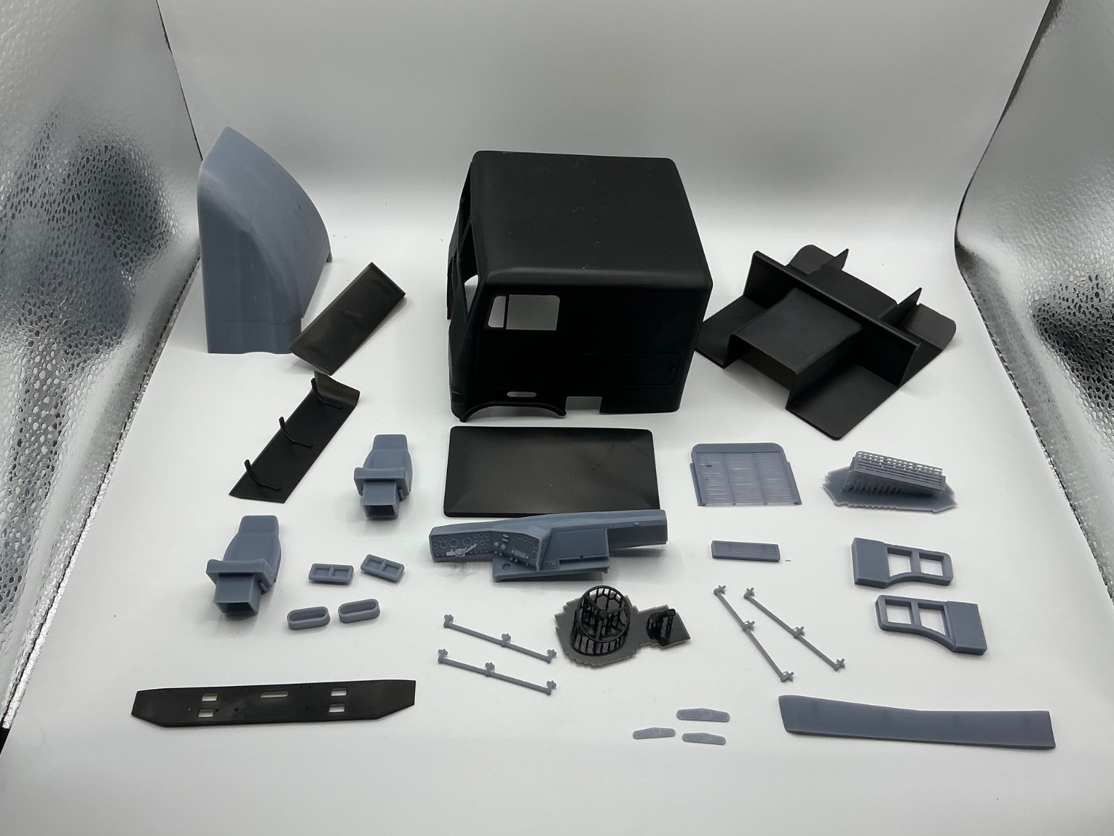 1/25th resin 3d 84-88 Freightliner 104”cab by KJ