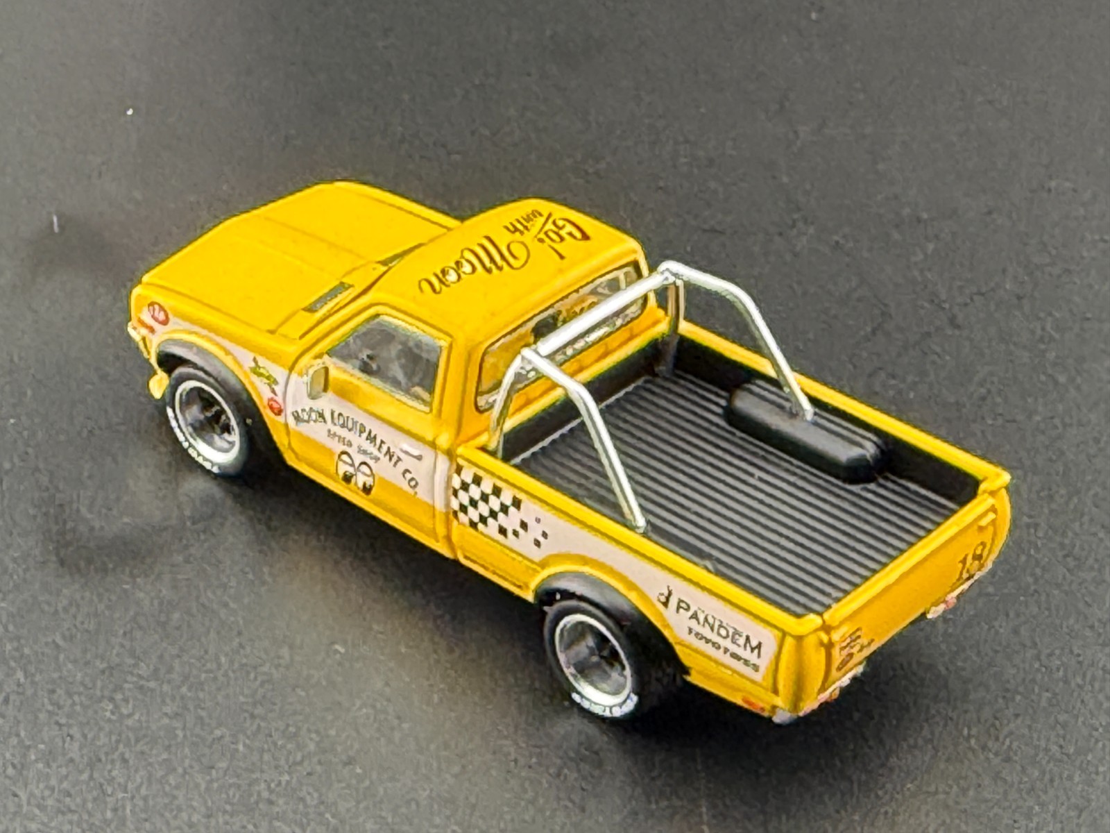 Pop Race Pandem Datsun 620 MOONEYES 640250 1/64