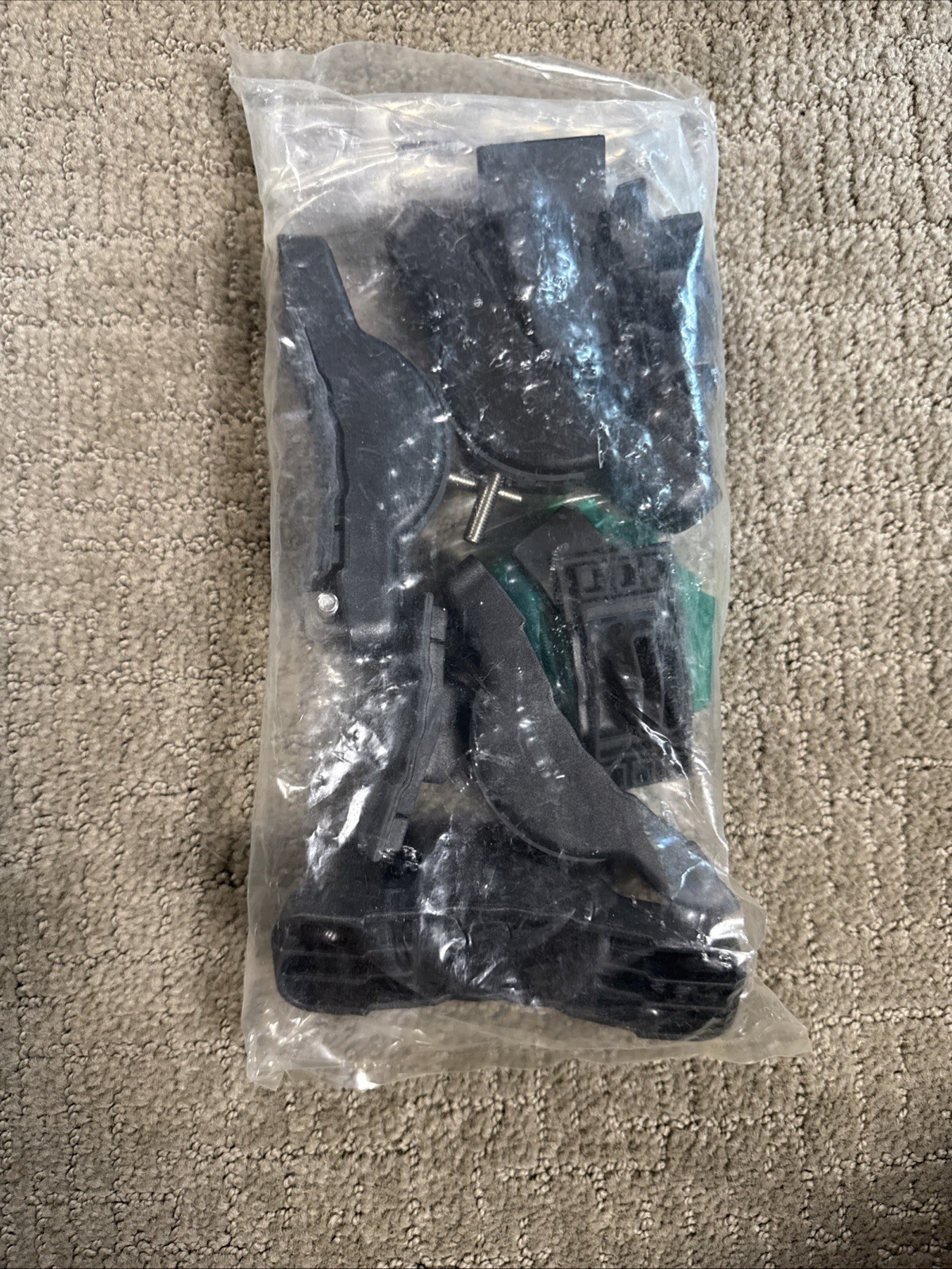 Thule Cast Away Fishing Rod Carrier Roof Rack #885, Locking, Holds 4 Rods, New