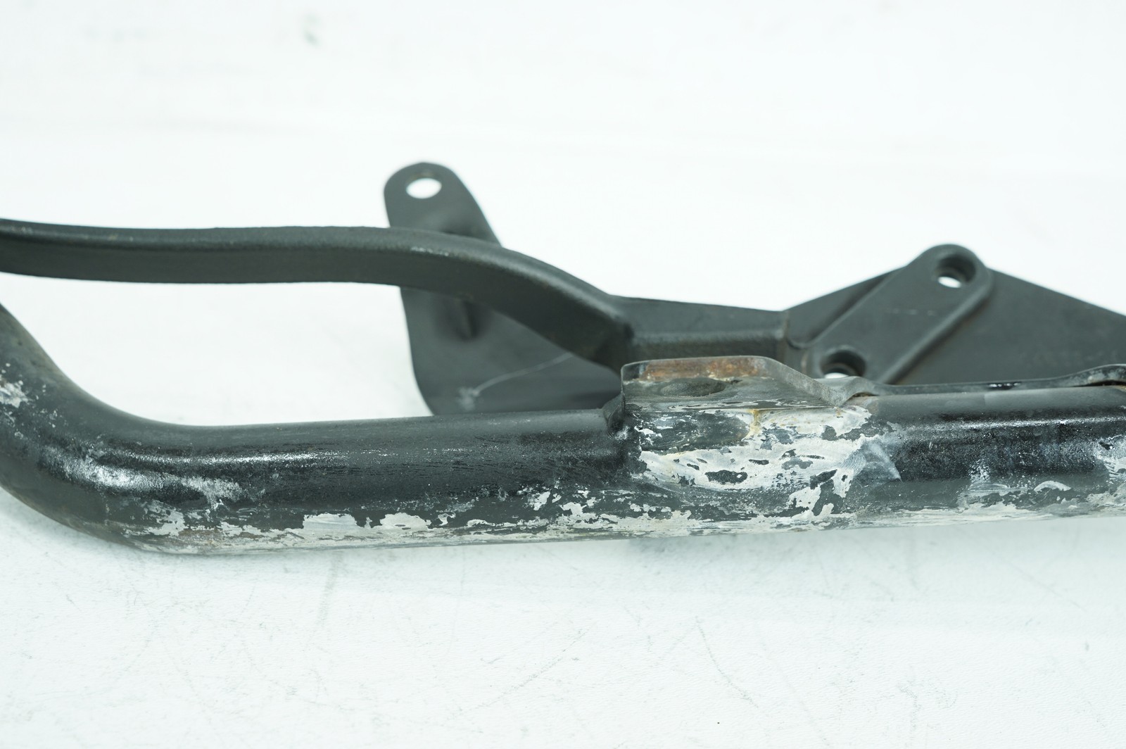 09 Harley Sportster XL1200C OEM Exhaust Muffler Interconnect Bracket Support Bar