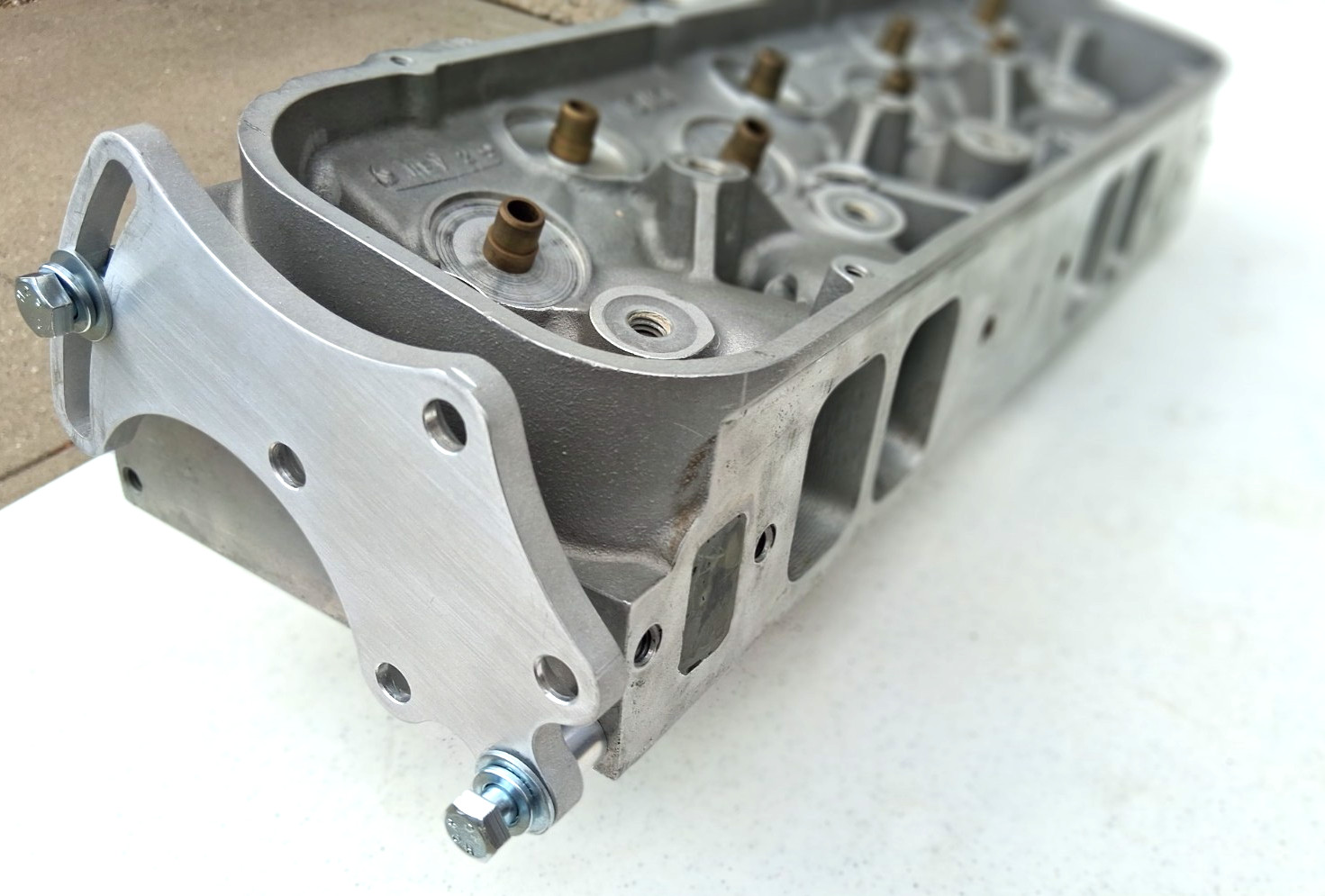 VACUUM PUMP MOUNTING BRACKET FOR MOROSO VACUUM PUMP & BBC