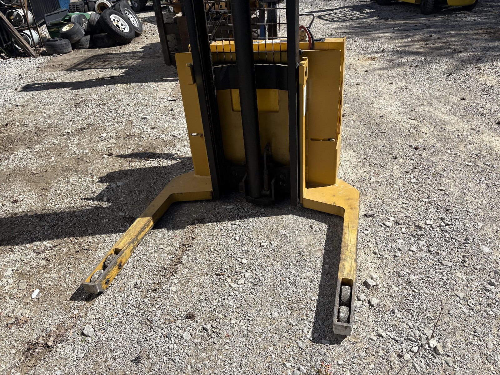 Yale MSW030SCN, 2800 LB, 2-Stage Mast 130”, Electric Pallet Stacke