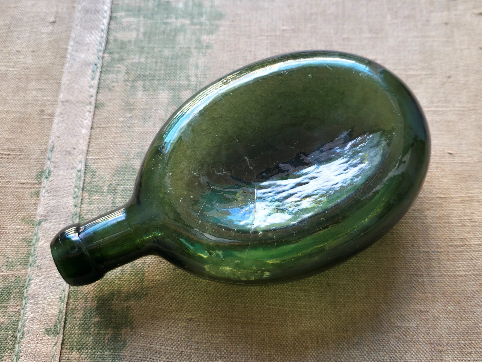 Original WWI WW1 German-Russian Battl. Relic Green Glass Flask / Canteen