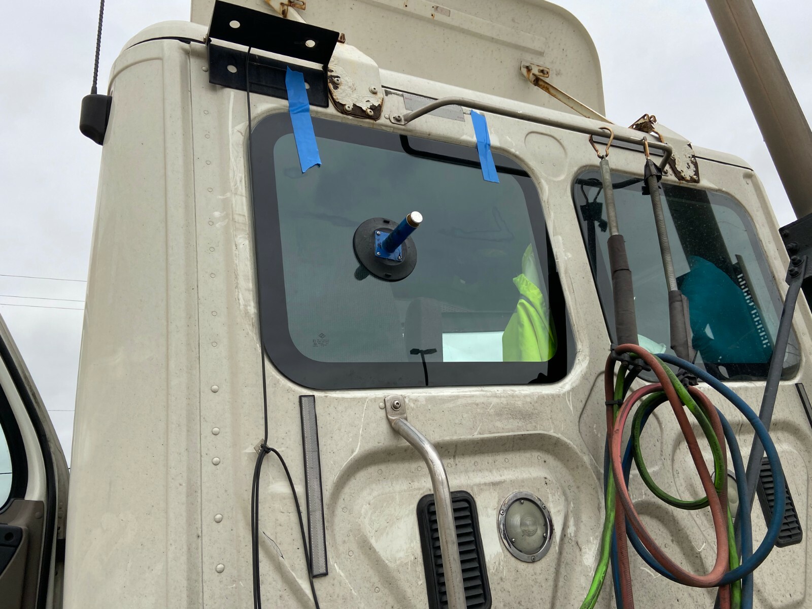 2008-2022 Freightliner Cascadia Conventional Cab Rear Back Glass (Left or Right)