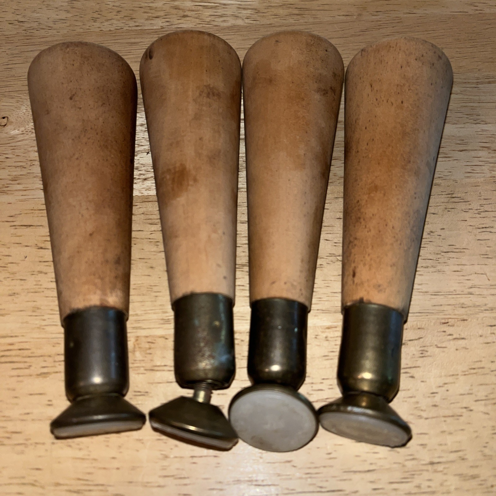 Vtg Set Of 4 Mid Century MCM Tapered Gold Tip Wood Furniture Legs 4” Screw In
