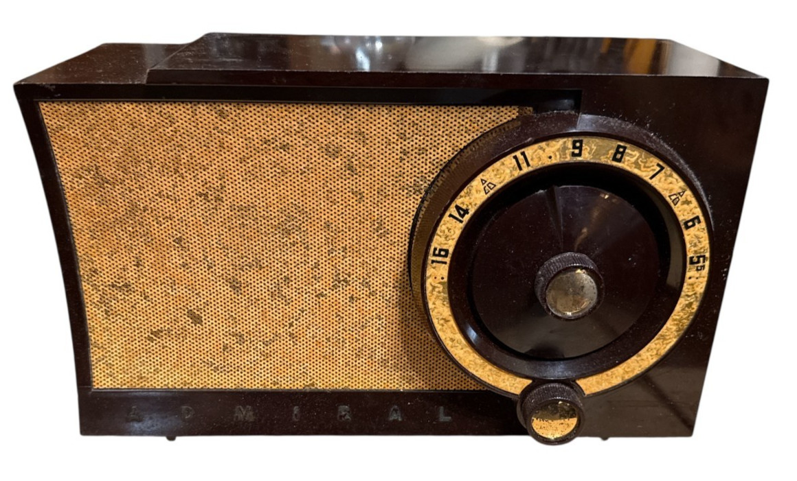 Working Retro Admiral Model 5T32 AM Tube Tabletop Radio Brown Bakelite