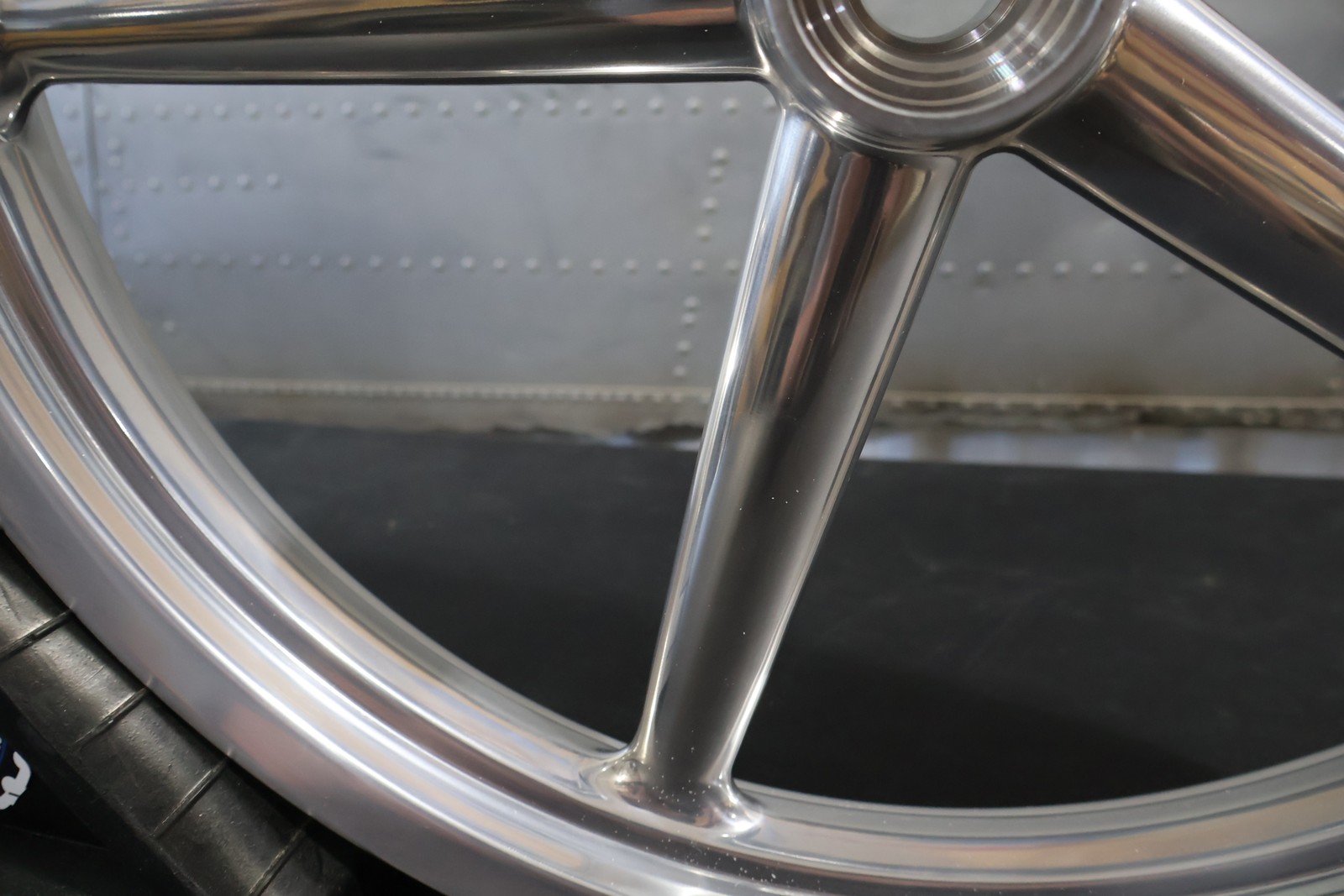 41877-08A NEW OEM 2008-2012 HARLEY-DAVIDSON FXCW/C SOFTAIL ROCKER FRONT WHEEL