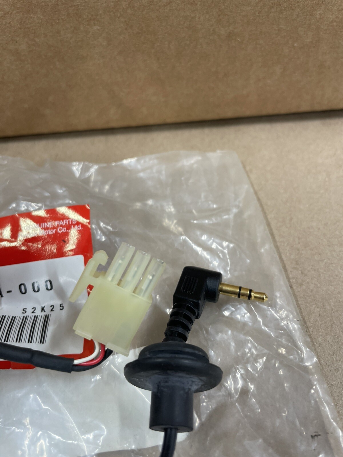 New OEM Honda 3.5mm Audio Auxiliary Cord GL1800 Goldwing F6B 39170-MCA-000