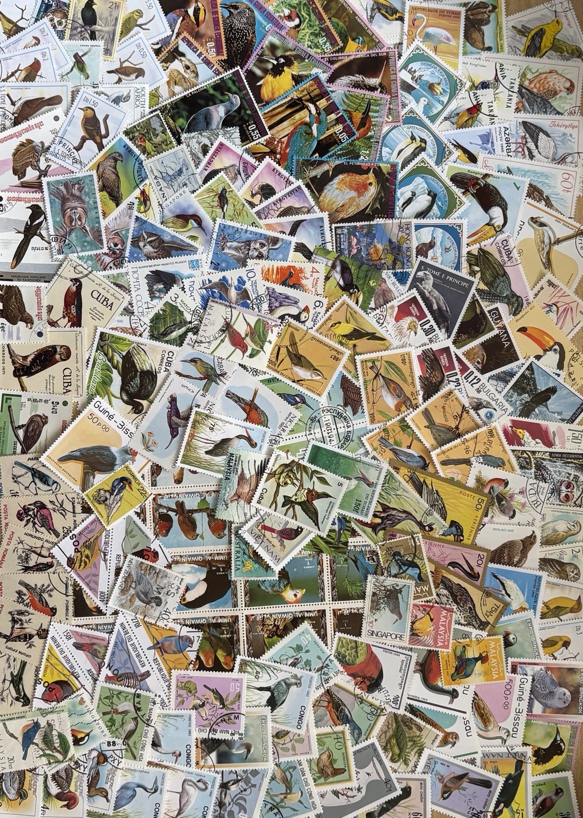 Thematic Stamp Packet - Bird on stamps 200 diff NEW COMPOSITION "A"  + Free Gift