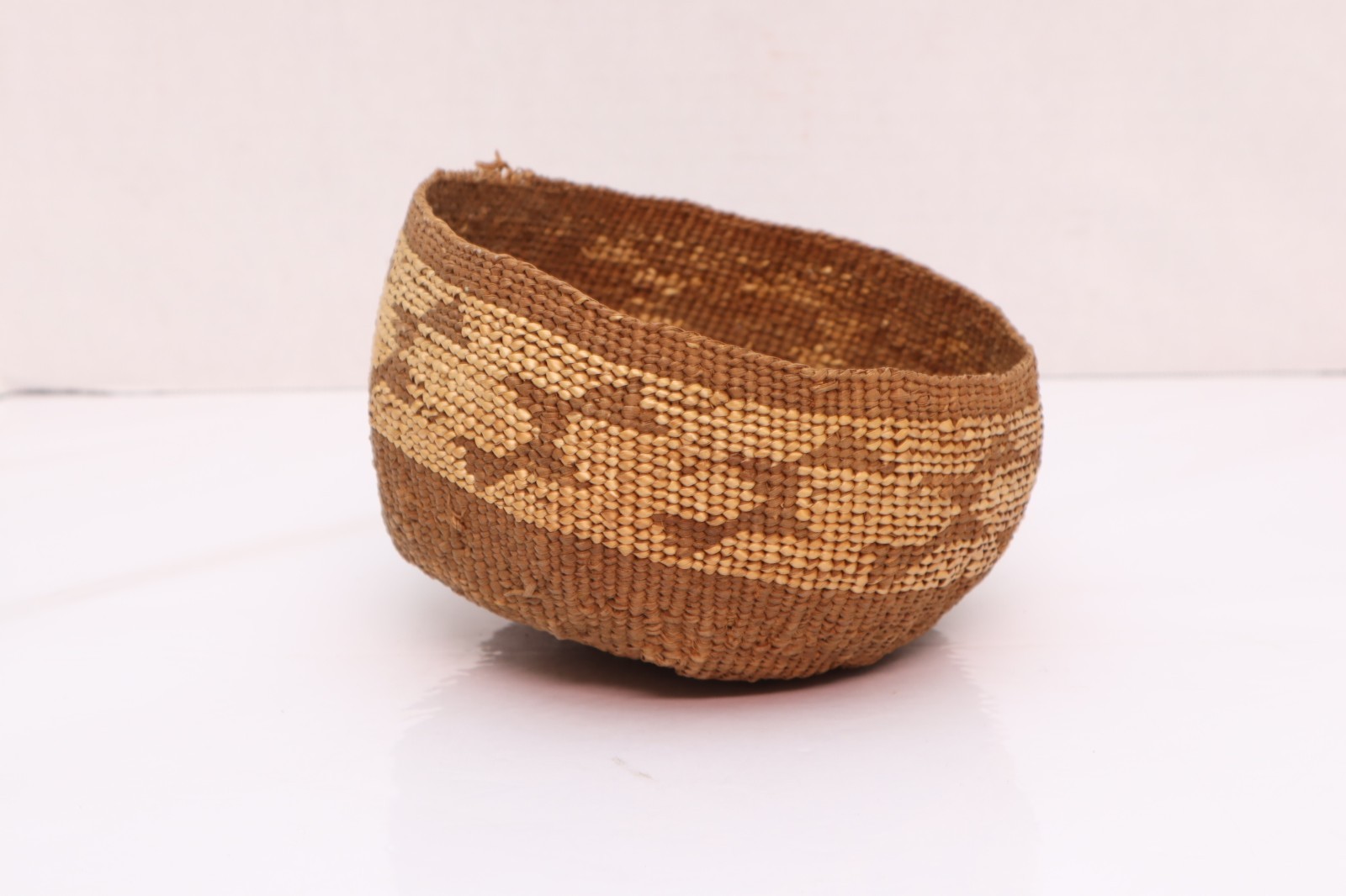 ATQ Hupa / Yurok / Karuk Woven Basket 7.5" Northern California Native American