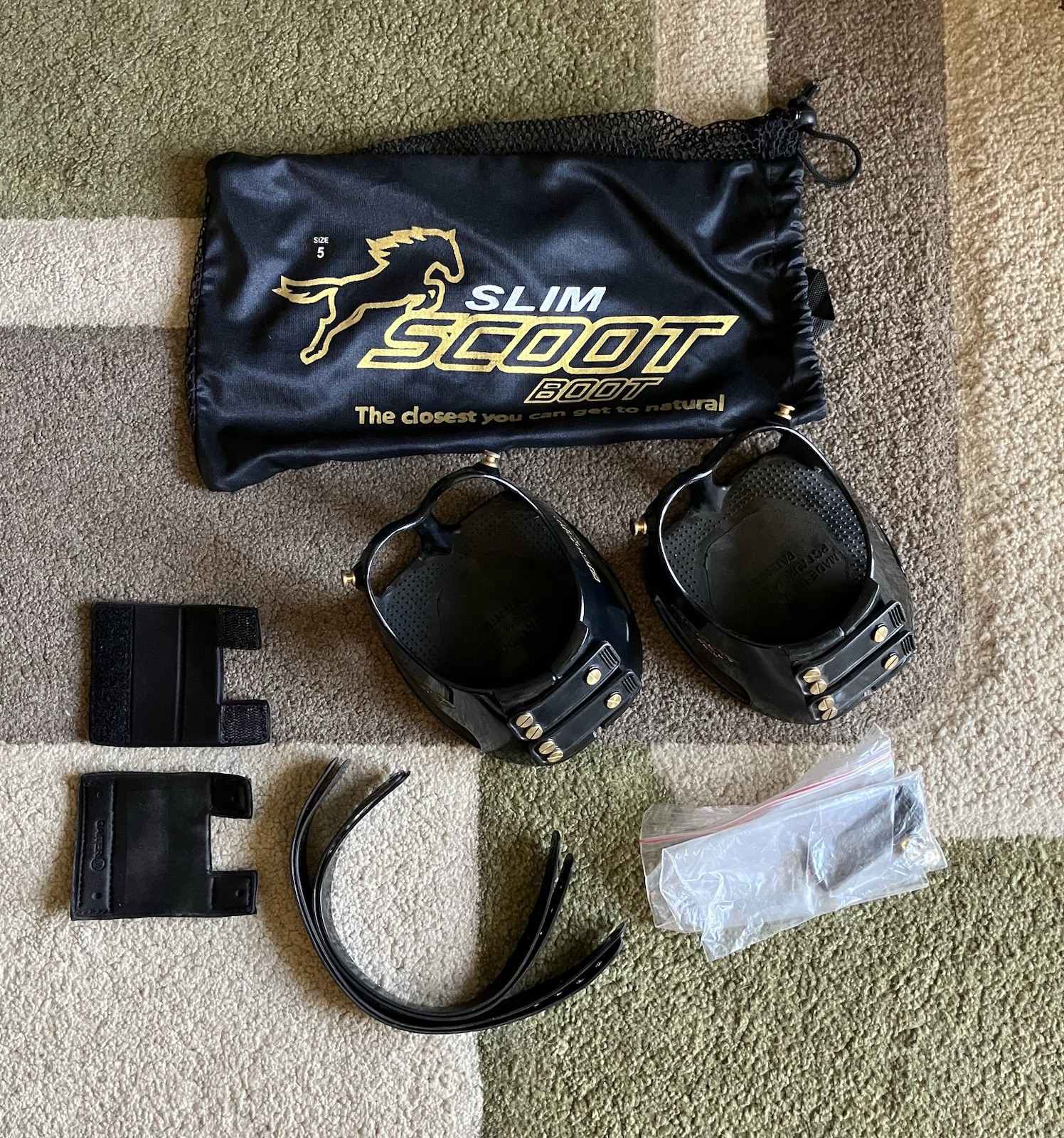 Scoot Boots Slim Hoof Boots - Size 5 - NIB condition with Straps and Spare Parts