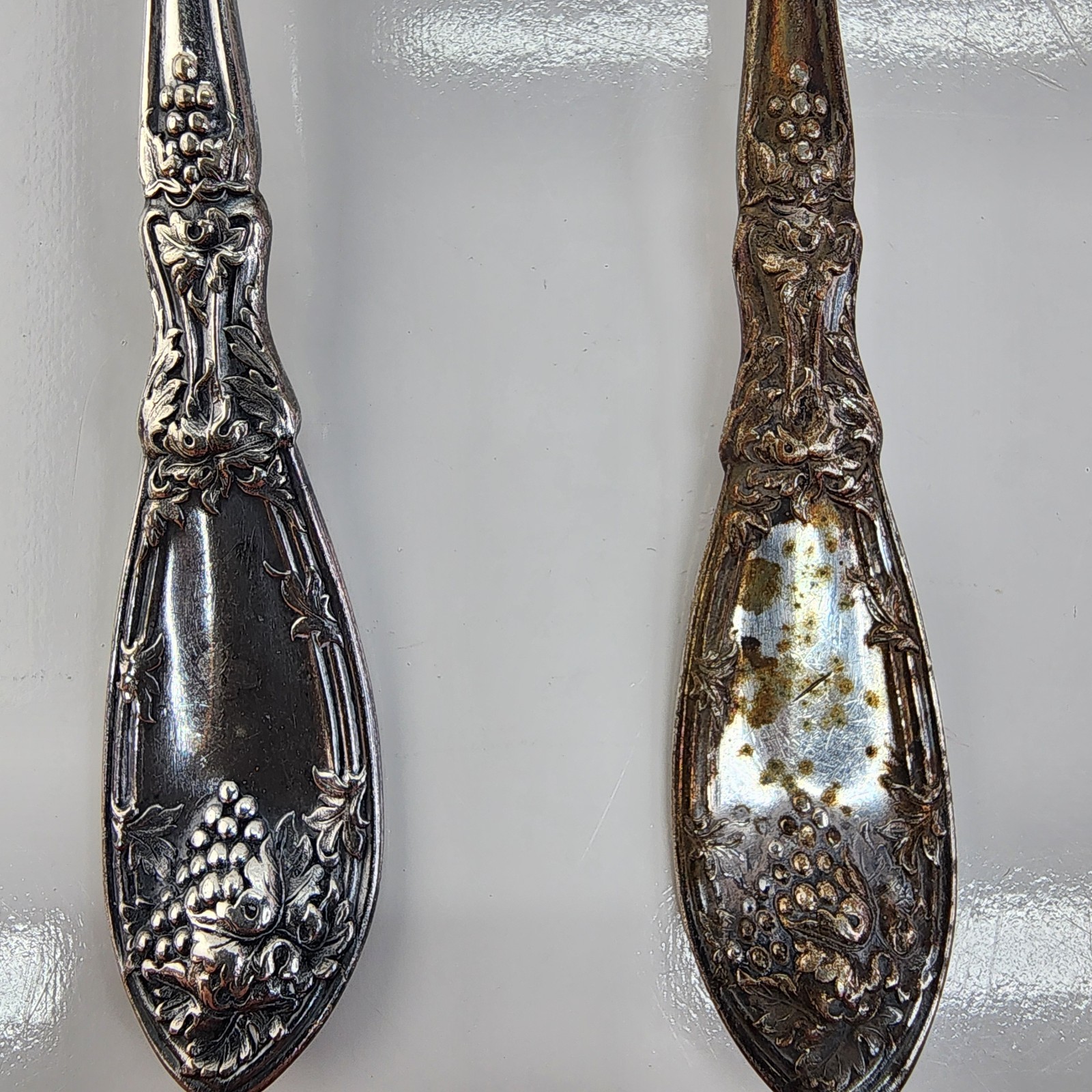 1881 Rogers A1 La Vigne Silverplate Oval Soup Spoons 2 Pc Grape Pattern READ