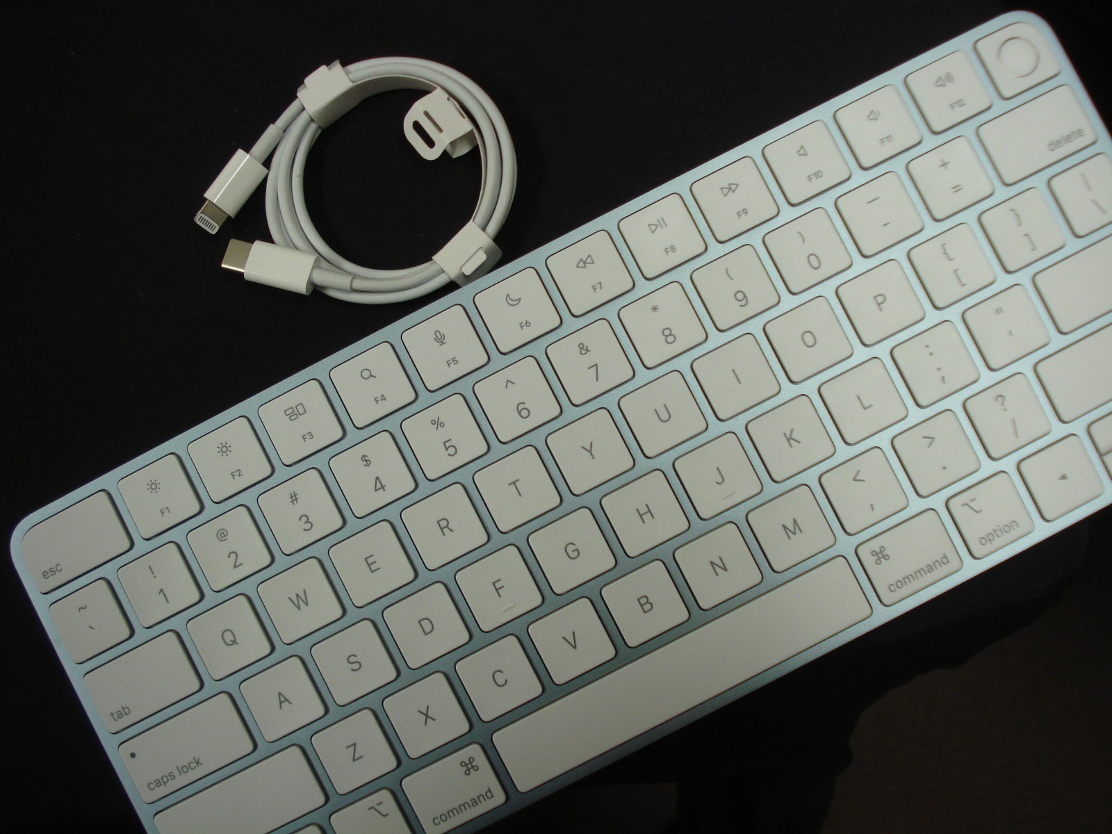 NEW Apple Magic Keyboard with Touch ID A2449 EMC 3579 US English BLUE OEM