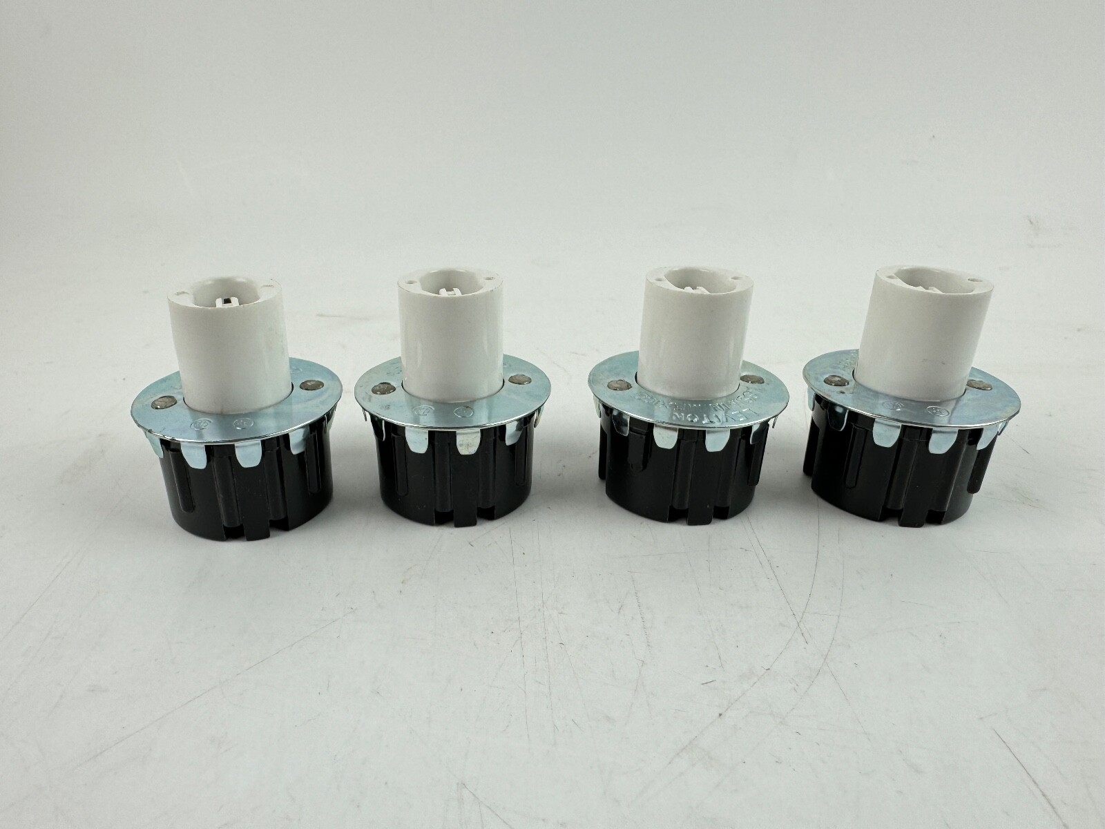 Leviton 660W-600V Lamp Holder 523 *LOT OF 4*