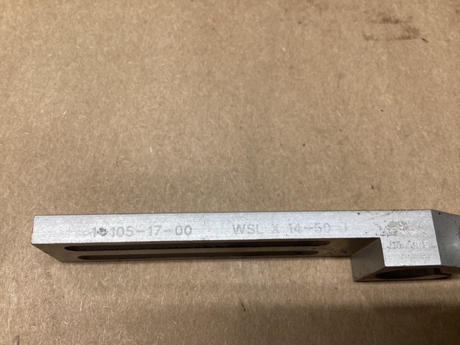 ASS Automation Long Angle Clamp 1-105-17-00 End of Arm Tooling #103L51
