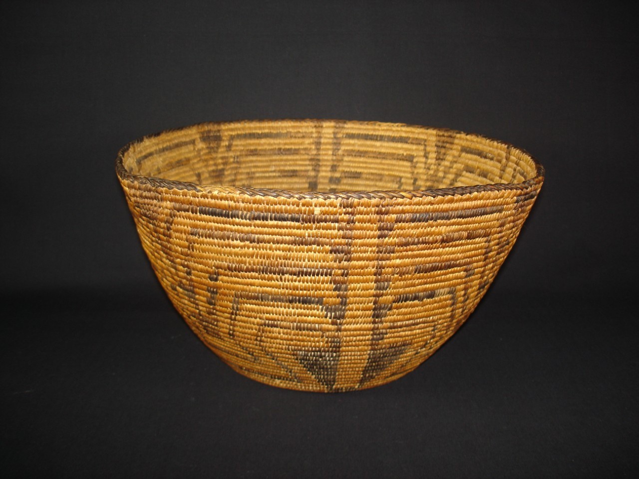 A very nice Pima bowl basket, Native American Indian, Circa: 1920