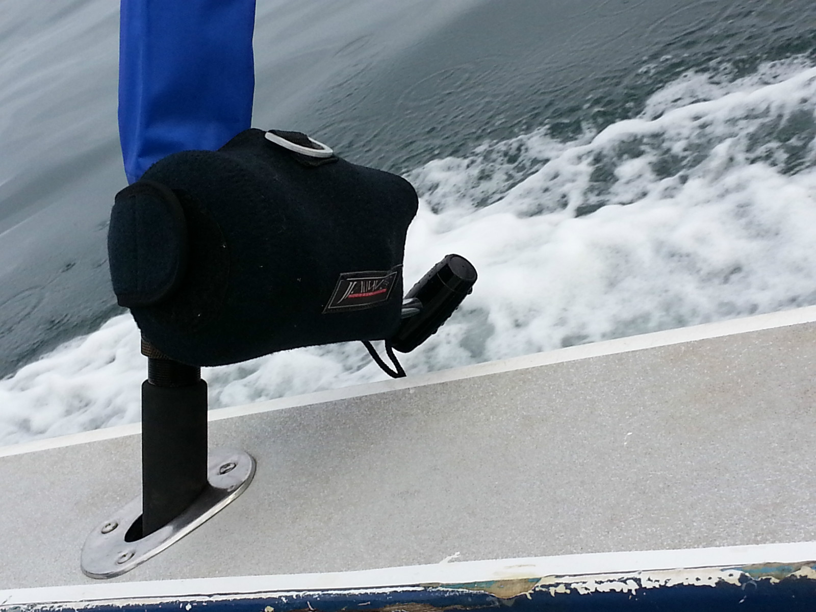 TWO 9' JAWS QUARTER CUT DESIGN TRAVELING ROD COVER FOR OFFSHORE B GAME ROD BLUE