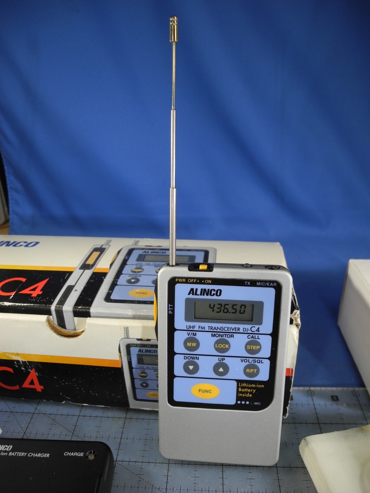 RARE! Alinco DJ-C4 UHF (440MHz) Credit Card Transceiver in box! (Tested!)