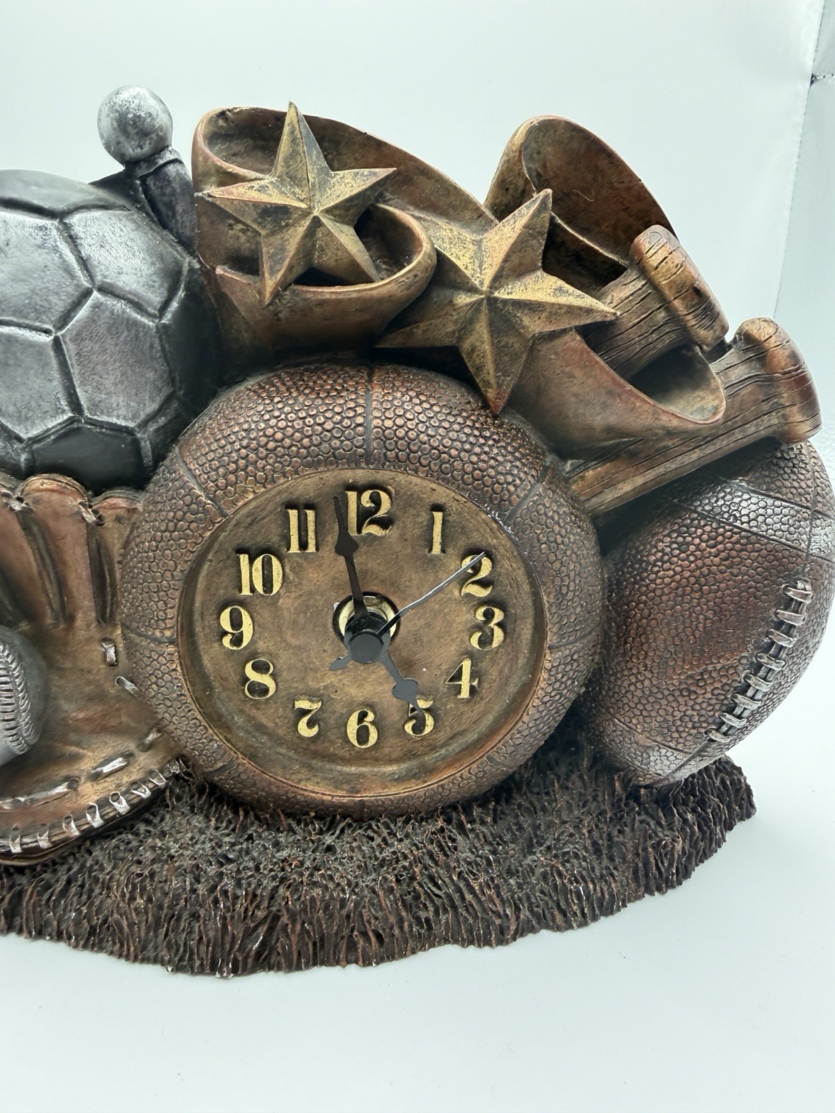 FIGI Classic Sports Tabletop Clock Basketball Football Baseball Soccer - WORKS