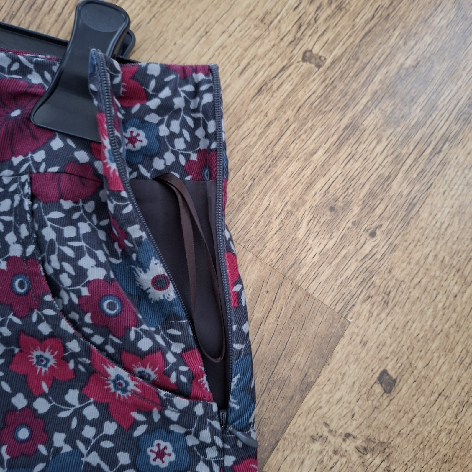 Seasalt Cornwall White Sands ladies Needlecord Skirt Size 10 Vgc Pink/teal/Grey