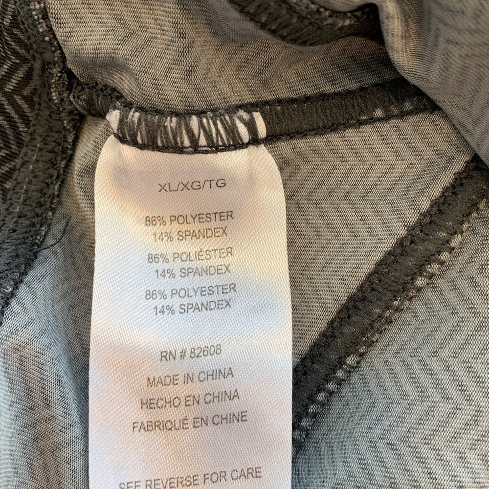 Women’s XL Extra Large Black and Gray Herringbone Print Cropped Leggings