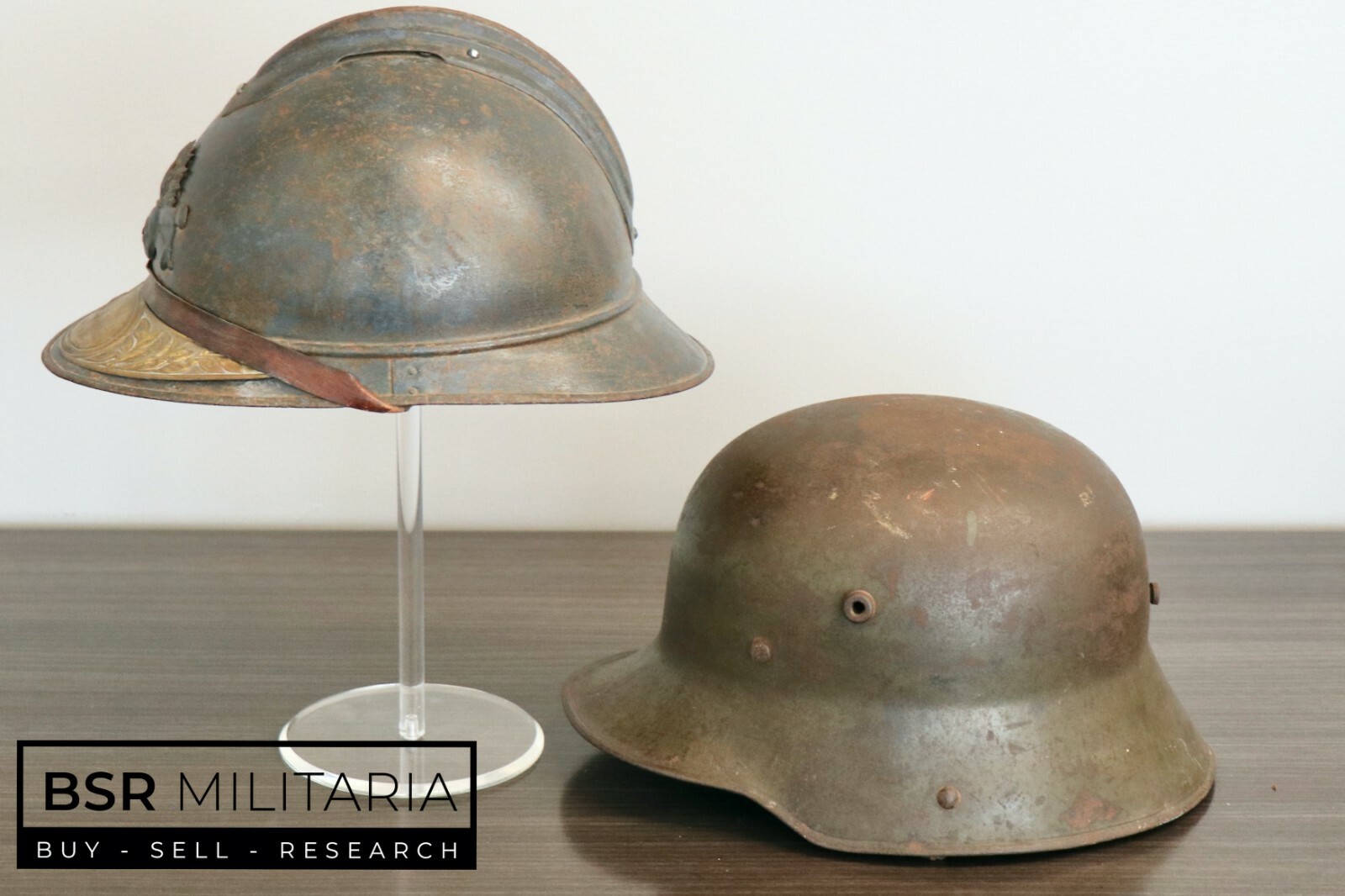 Iraqi / Iraq Helmet Display Stand - Acrylic Combat Museum Headgear Presentation