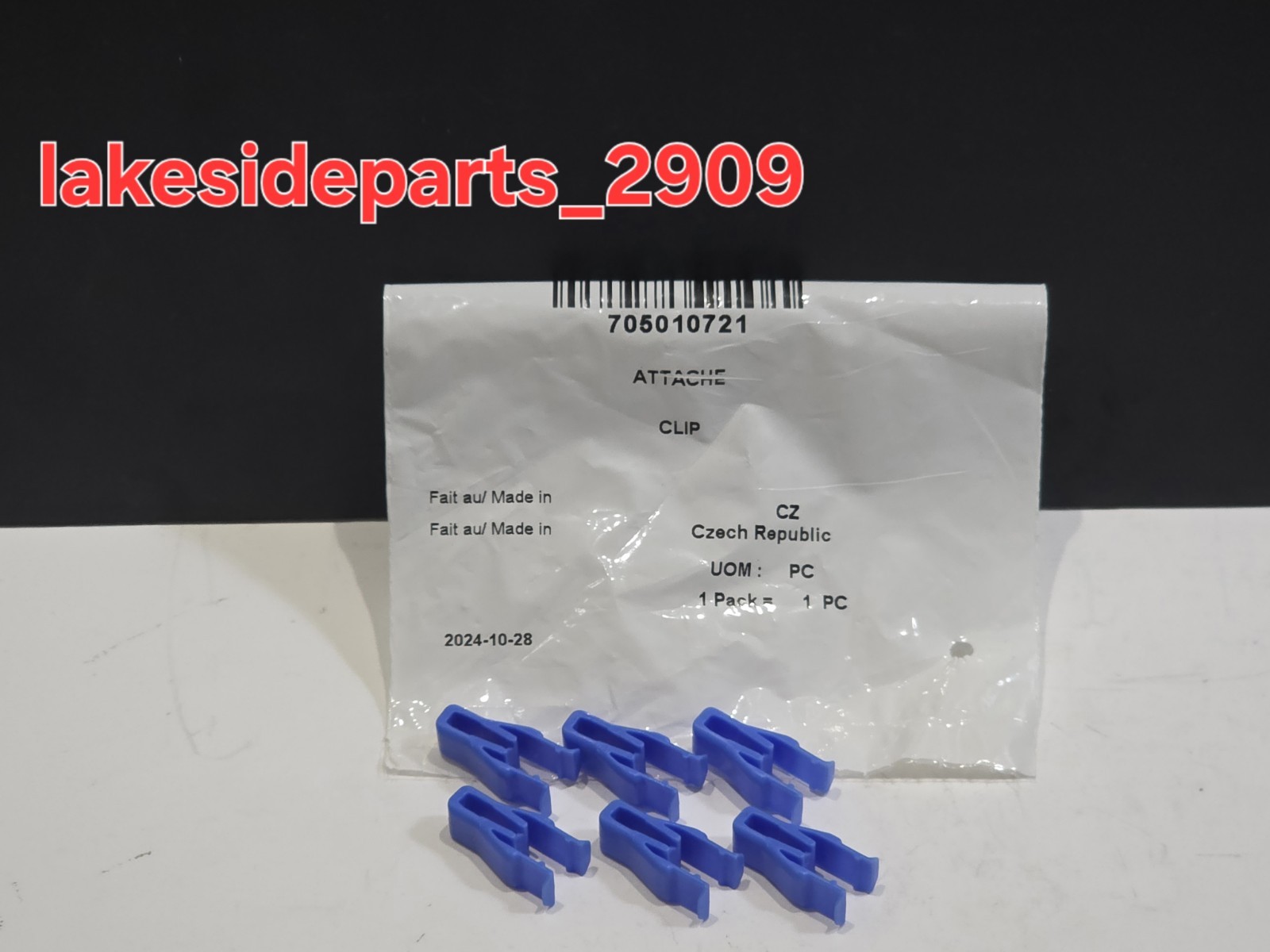 (6) GENUINE CAN-AM 17-25 MAVERICK X3 900 TURBO BLUE BODY CLIPS 705010721