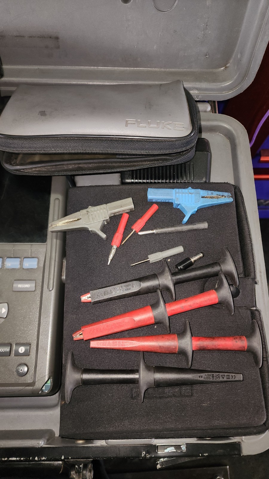 FLUKE 98 SCOPEMETER Series ii With Case and Cables Great Condition